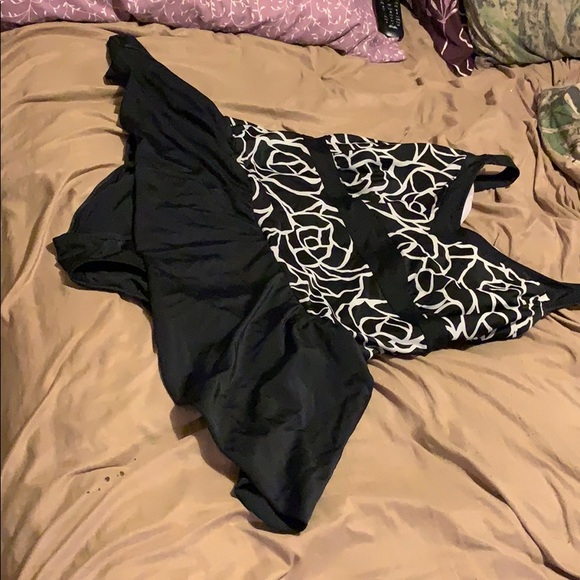 Women’s - One piece (20W) - Picture 1 of 3
